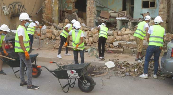 الطلاب اليمنيين في لبنان شاركوا برفع الأنقاض الناجمة عن انفجار المرفأ
