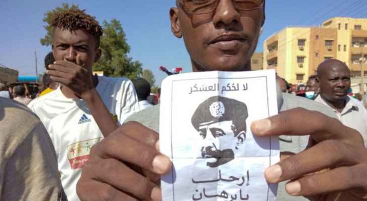 الغارديان: إطلاق سراح رئيس الوزراء السوداني ليس سوى خطوة صغيرة بمسار حلّ الأزمة