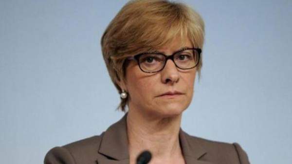 وزيرة الدفاع الإيطالية: مستعدون لنشر الجيش لفرض الأمن وعدم الفوضى