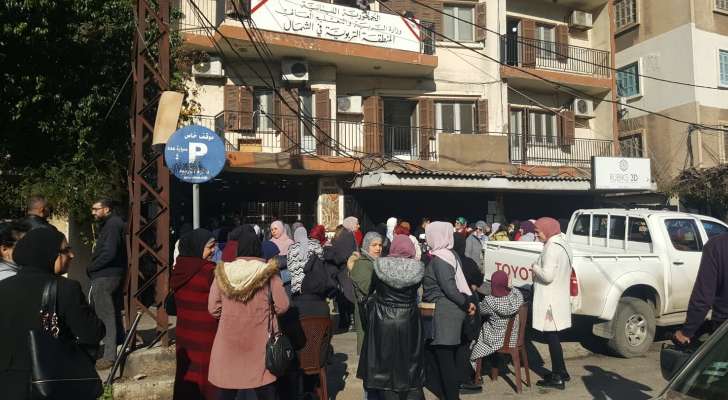 اعتصام لأساتذة في التعليم الأساسي الرسمي أمام المنطقة التربوية في طرابلس للمطالبة بحقوقهم