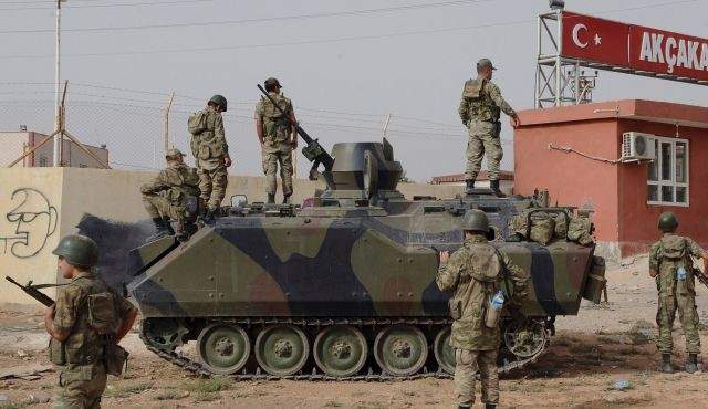 مقتل جندي تركي وإصابة ثلاثة آخرين جراء استهداف دبابتين تركيتين جرابلس