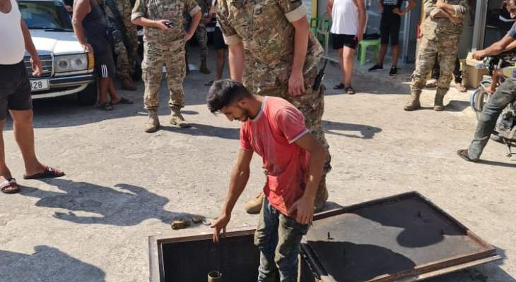 الجيش صادر كميات بنزين في محطات بعلبك ووزعها مجانا على المواطنين