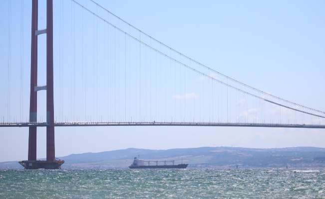 سفينة الحبوب الأوكرانية "رازوني" المتجهة إلى لبنان وصلت مضيق جناق قلعة في تركيا