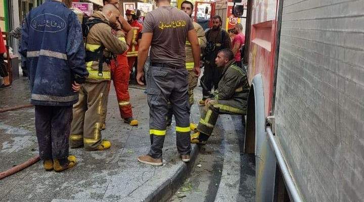 الدفاع المدني: إخماد حريق بمتجر في الملا- بيروت ونقل مصاب إلى المستشفى