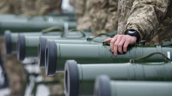 بلومبرغ: مخزونات بعض دول أوروبا التي أرسلت أسلحة لأوكرانيا بدأت بالنفاد وقد تستغرق تغطية النقص سنوات
