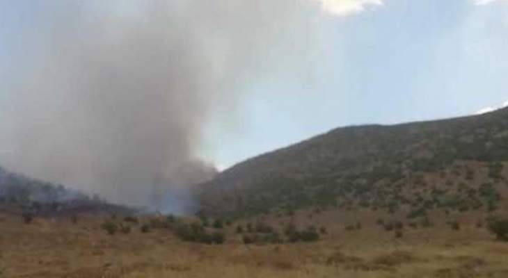 النشرة: حريق كبير في بلدات الجرد الغربي في صبوبا وحربتا والنيران تلتهم الاشجار الحرجية
