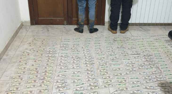 الجيش: توقيف شخصين بجرم ترويج العملة المزورة وتعاطي المخدرات بالفرزل