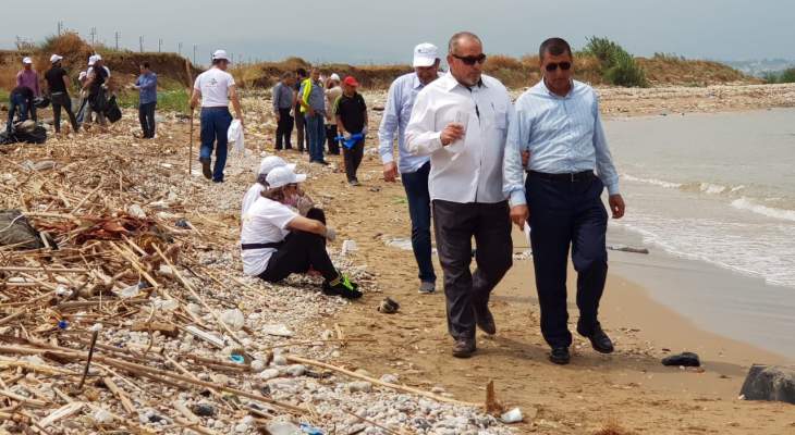 الحملة الوطنية لتنظيف شاطىء عكار تتواصل