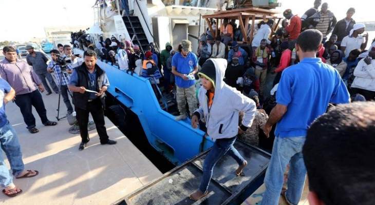 خفر السواحل الليبي ينقذ 75 مهاجراً قبالة سواحل طرابلس اثر تعطل قاربهم