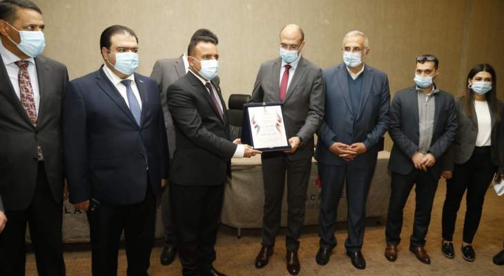 وزير الصحة وقع ونظيره العراقي اتفاق إطار يشمل النفط مقابل الخدمات الطبية