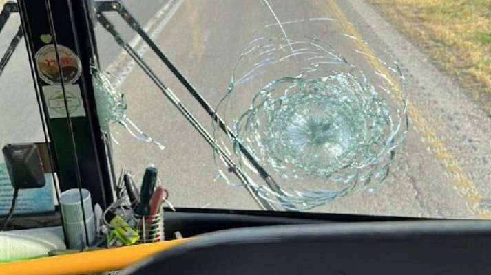 إذاعة الجيش الإسرائيلي: 3 إصابات نتيجة إطلاق نار على حافلة في منطقة الأغوار