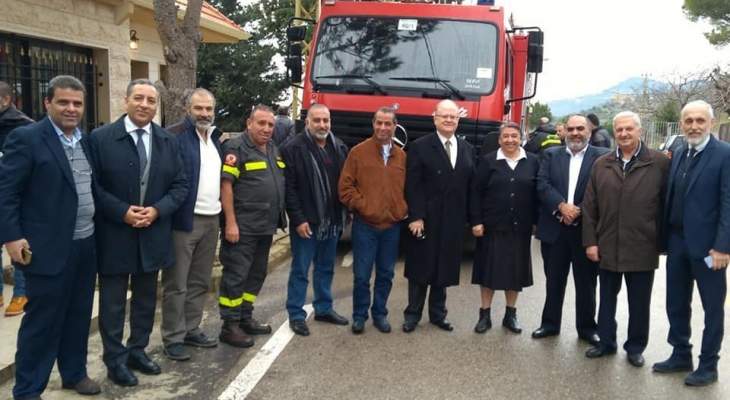 بلدية رشميا تستلم شاحنة ومعدات إطفاء من جمعية مساندة الشرق الألمانية