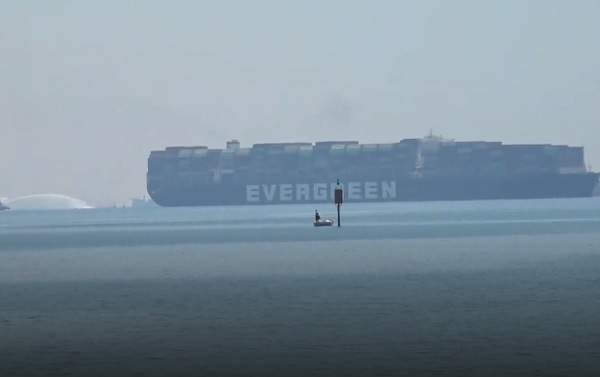 سفينة "إيفر غيفن" تودّع قناة السويس بعد أزمة فاقت 3 أشهر