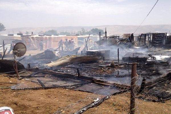 حريق في مخيم للنازحين السوريين في بلدة المرج في البقاع الغربي 