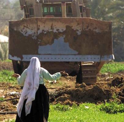 الميادين: توغل 4 جرافات إسرائيلية في المنطقة الشرقية لمدينة غزة