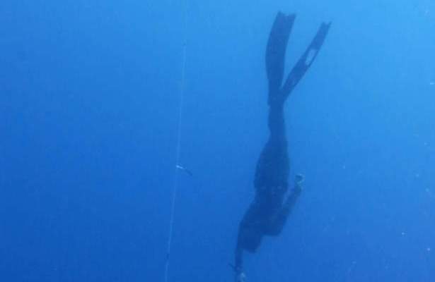 نيوزيلندي يحطم رقما قياسيا في الغوص الحر لعمق 102 متر