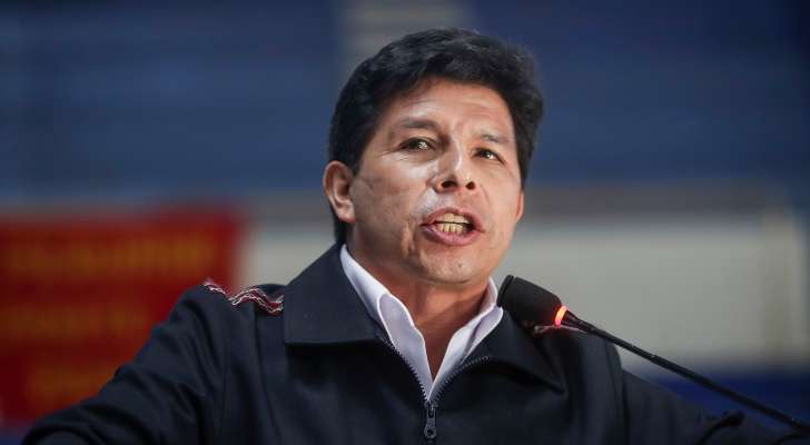 رئيس البيرو عاد على وجه السرعة من الإكوادور لتجنب إجراء عزل