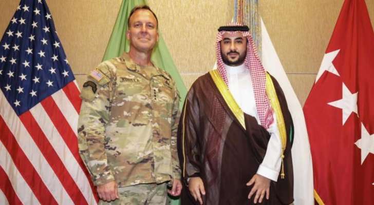نائب وزير الدفاع السعودي يجتمع مع قائد القيادة الوسطى الأميركية