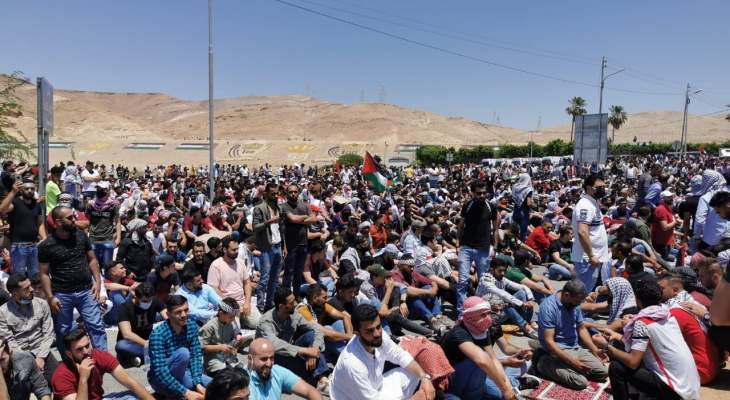 أردنيون احتشدوا بمنطقة الكرامة قرب الحدود مع فلسطين نصرة للشعب الفلسطيني
