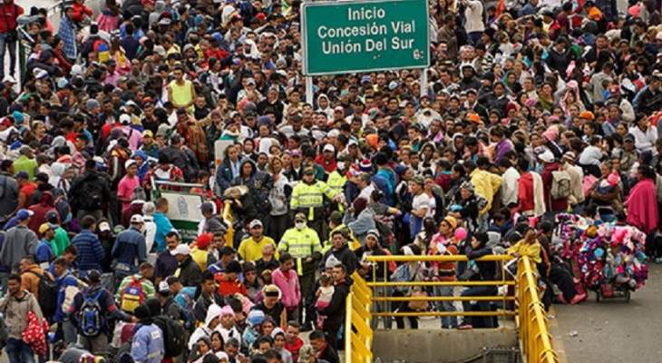 آلاف الفنزويليين يفرون إلى بيرو عبر الإكوادور لسوء الأوضاع الاقتصادية 