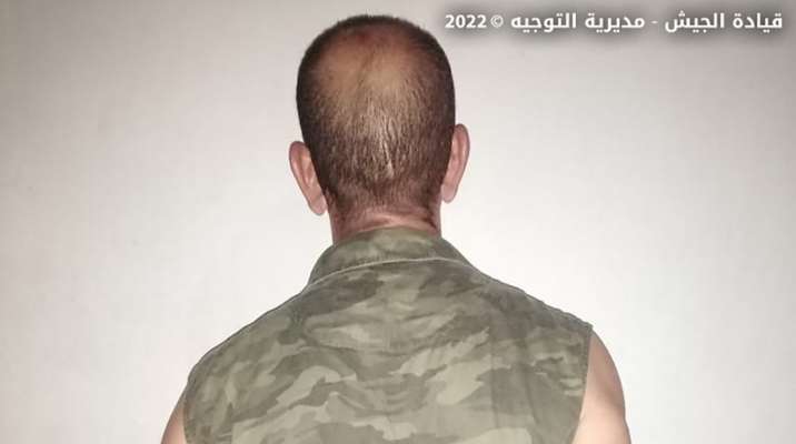 الجيش: دهم منزل مواطن في منطقة باب الرمل وتوقيفه وضبط سلاح حربي وكمية من الذخائر والمخدرات