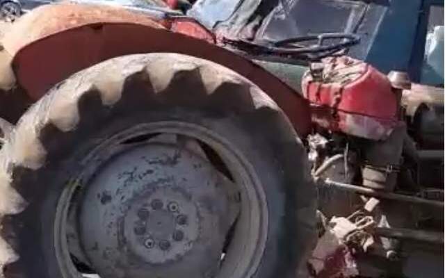 اصطدام بين جرارا زراعي وسيارة على اوتستراد بعلبك حمص