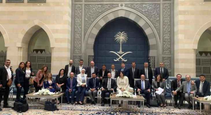 وفد سوري رسمي وصل إلى جدة للمشاركة بالاجتماعات التحضيرية لقمة الجامعة العربية