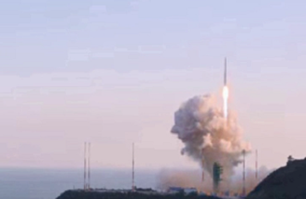 كوريا الجنوبية أطلقت أول صاروخ فضائي من إنتاجها الخاص