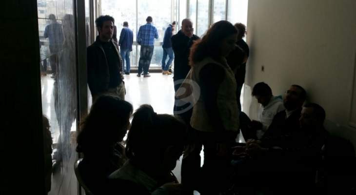 النشرة: بدء الاعتصام المفتوح امام مكتب مدير عام مؤسسة كهرباء لبنان