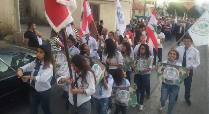 بلدية رأس بعلبك وكاريتاس نظمتا مسيرة دعما للجيش والمقاومة في البلدة