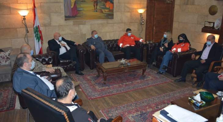 محافظ لبنان الشمالي بحث مع لجنة ادارة الازمات والكوارث آخر التطورات الامنية 