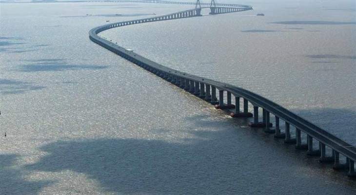 الرئيس الصيني افتتح أطول جسر مائي في العالم يربط بين هونغ كونغ والصين