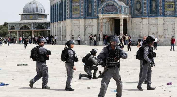 "وفا": قوات إسرائيلية اقتحمت المسجد الأقصى ومستوطنون نفذوا جولات استفزازية بين أبوابه