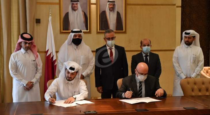 سفير دولة قطر سلم الجمارك اللبنانية 100 جهاز كومبيوتر و40 جهاز طابعة