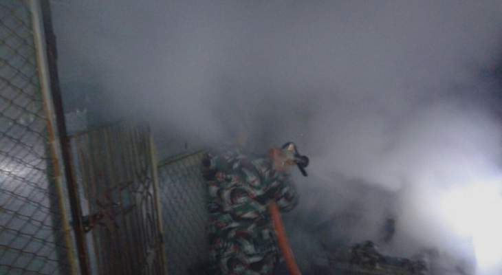النشرة: اخماد حريق سيارة في منطقة سيروب في صيدا  