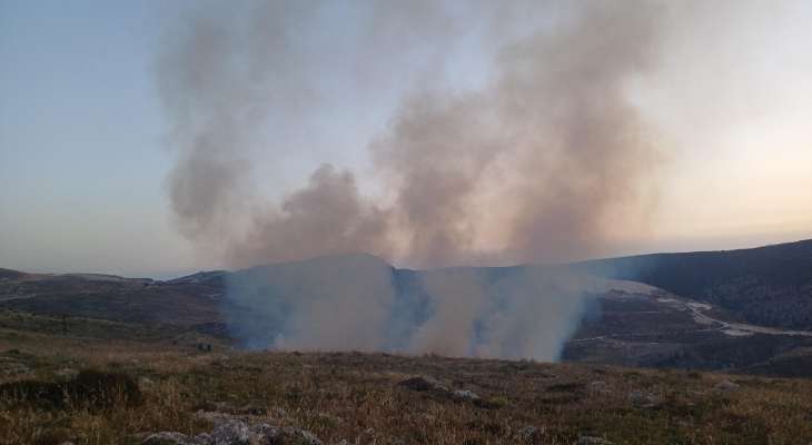 "النشرة": إخماد حريق اثر الإستهداف الإسرائيلي لأحراج المنطقة الواقعة بين بلدتي الدلافة وبرغز بالبقاع