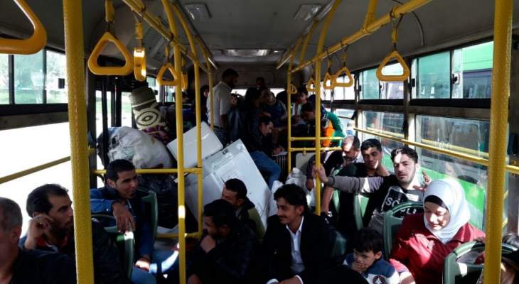 النشرة: وصول حافلات تقل النازحين العائدين من لبنان إلى قراهم بسوريا