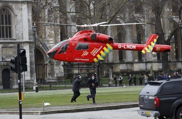مروحية للشرطة البريطانية تغادر وعلى متنها منفذ هجوم البرلمان
