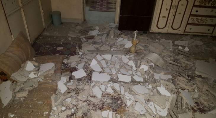 النشرة: نجاة عائلة من الموت بعد انهيار سقف منزلها في عين الحلوة