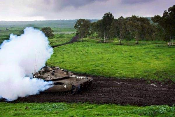 دبابتان للجيش الاسرائيلي اجتازتا السياج التقني في خراج العديسة  