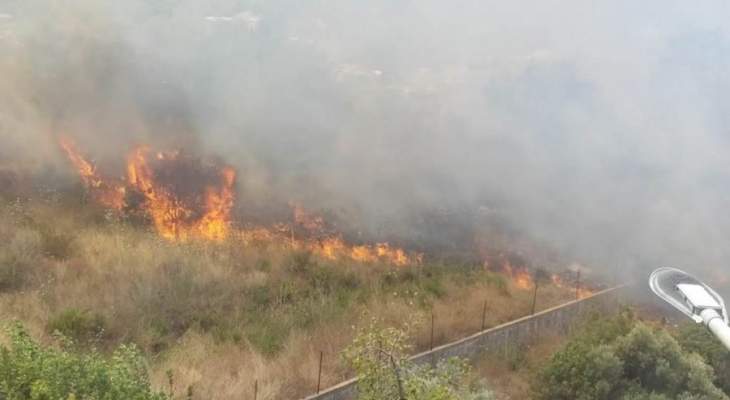 اندلاع حريق في أحراج زغرتا والطوافات تعمل على إخماده  