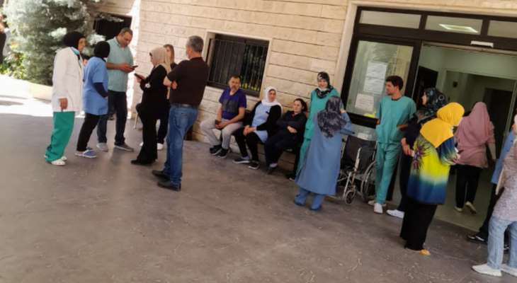 اعتصام رمزي لموظفي مستشفى بنت جبيل الحكومي احتجاجا على الوضع المعيشي الصعب