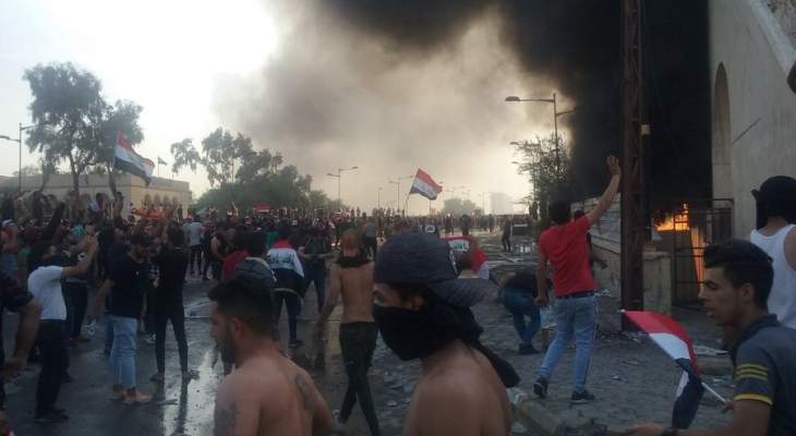 القوات العراقية حاولت تفريق محتجين تظاهروا ببغداد للمطالبة بالخدمات وفرص العمل