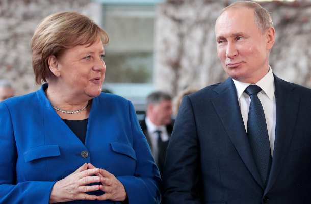 بوتين بحث هاتفيًا مع ميركل مسألة اللاجئين على حدود بيلاروسيا مع الاتحاد الأوروبي