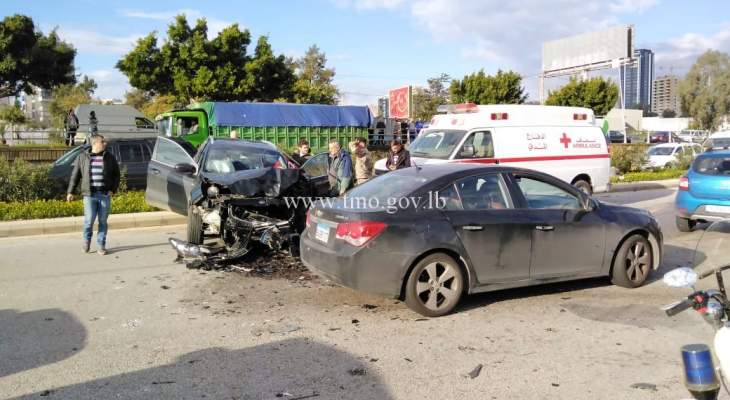 عدة اصابات نتيجة تصادم بين 4 مركبات على اوتوستراد الرئيس لحود