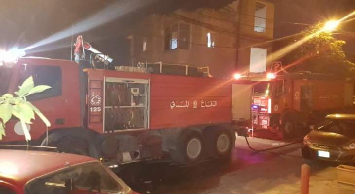 الدفاع المدني يخمد حريقاً شب داخل متجر لبيع المواد الغذائية في الشوف