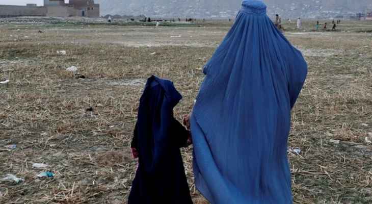 "طالبان" جلدت سيدة أفغانية خرجت للسوق من دون محرّم