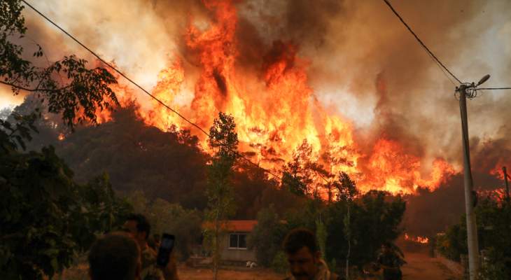 اندلاع حرائق غابات جديدة في اليونان وإخلاء عدد من البلدات