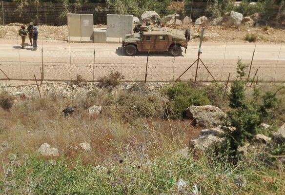 النشرة: دورية اسرائيلية تتفقد الشريط الشائك قبالة كفركلا