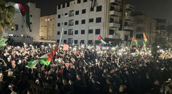 آلاف الأردنيين تظاهروا قرب السفارة الإسرائيلية مطالبين بإلغاء معاهدة السلام بين البلدين
